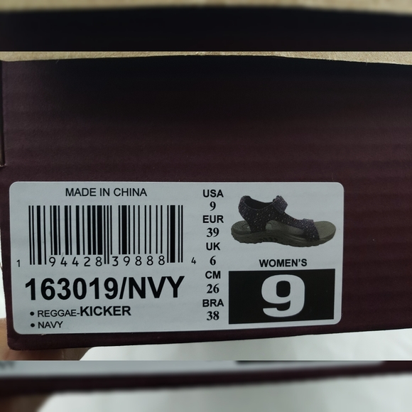 Sketchers  Navy Kicker Sandals 9 W/Box - Picture 9 of 11